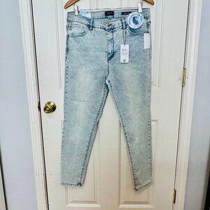 CURVE APPEAL HIGH RISE ESSENTIAL SKINNY RIO LIGHT WASH JEAN DENIM PANTS 14 $78